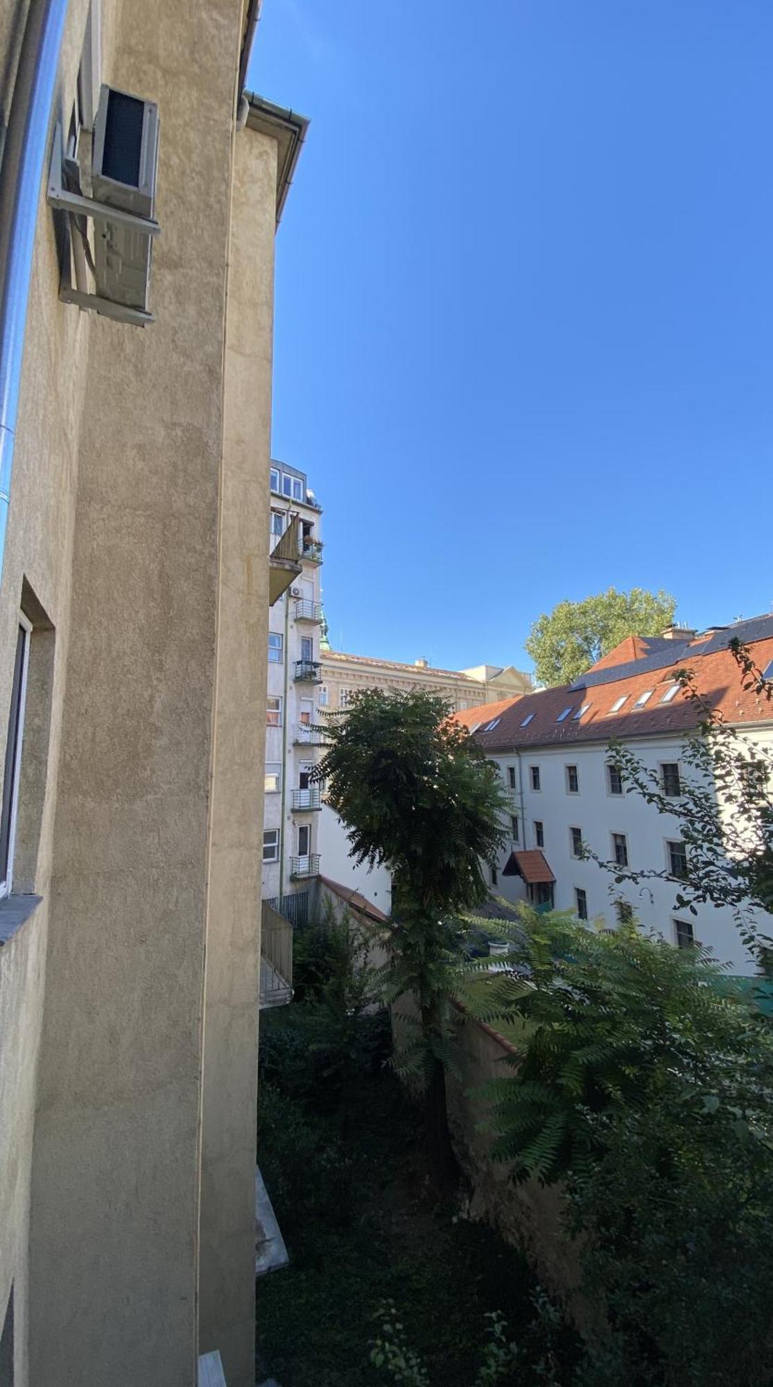 Modern Apartment Near The River — Photos 2